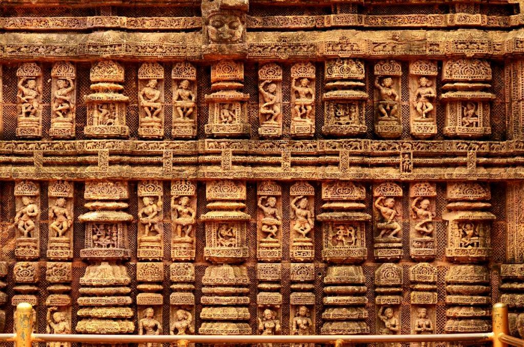 essay 10 lines about konark sun temple in odia