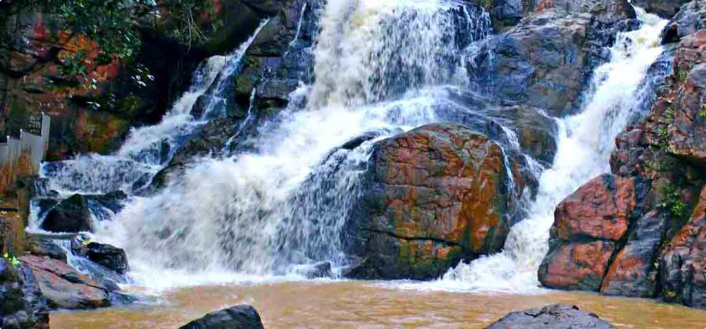 Sanaghagara Waterfall
